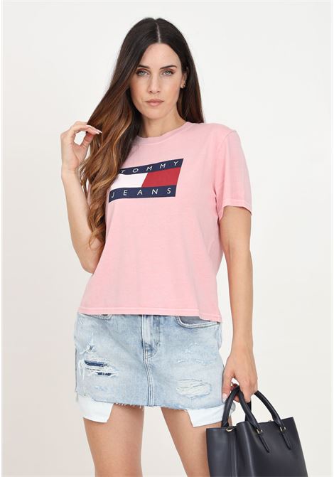 Women's pink short sleeve t-shirt with flag logo TOMMY JEANS | DW0DW18629THATHA
